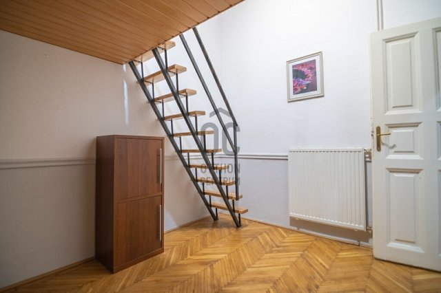 Eladó téglalakás, Budapesten, VI. kerületben 75 M Ft, 2 szobás