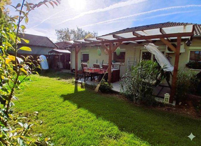 Eladó családi ház, Szigetszentmiklóson 104.9 M Ft, 4 szobás