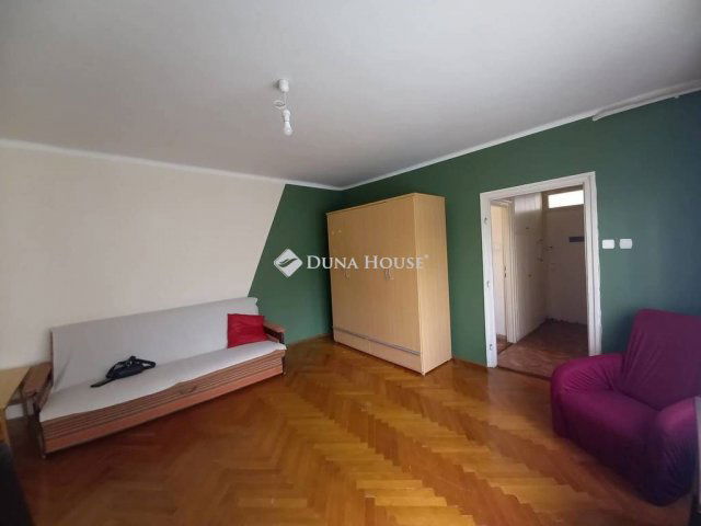 Kiadó téglalakás, albérlet, Pécsett 160 E Ft / hó, 2 szobás