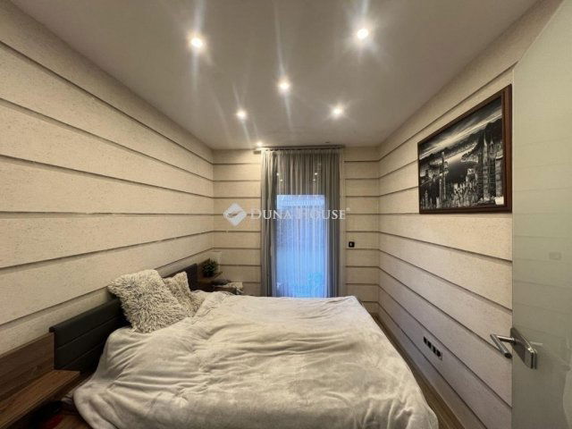 Eladó téglalakás, Debrecenben 140 M Ft, 3 szobás