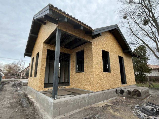 Eladó családi ház, Balatonfenyvesen 54.99 M Ft, 2 szobás