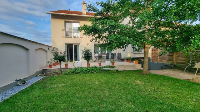 Eladó ikerház, Nyíregyházán 155 M Ft, 5 szobás