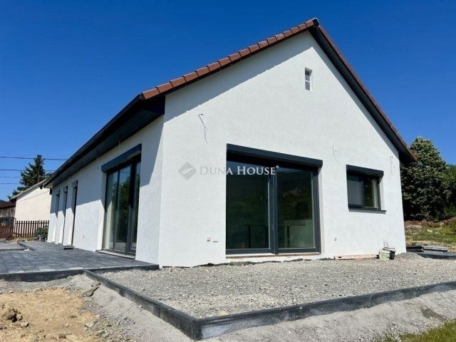 Eladó családi ház, Pécsett 127.9 M Ft, 4 szobás