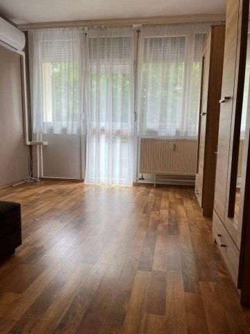 Eladó panellakás, Debrecenben 79.9 M Ft, 4 szobás