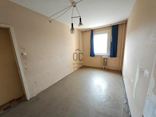 Eladó panellakás, Ajkán 31.8 M Ft, 2 szobás