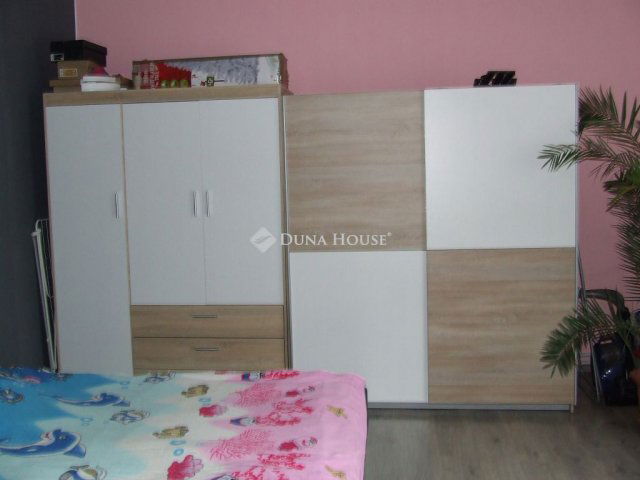 Eladó családi ház, Esztergomban 99.9 M Ft, 5 szobás