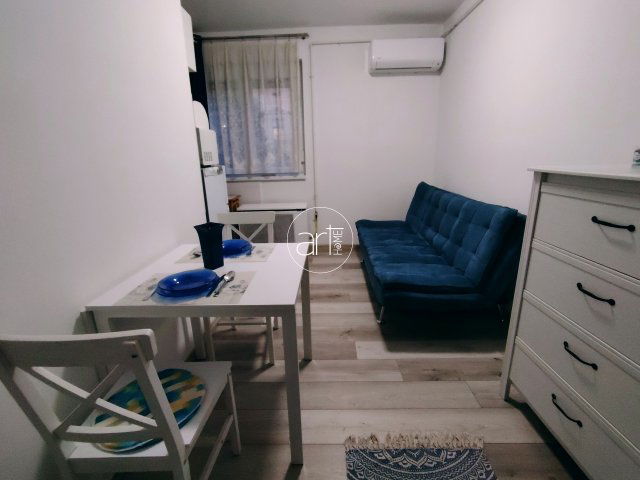 Kiadó téglalakás, albérlet, Szegeden, Petőfi Sándor sugárúton