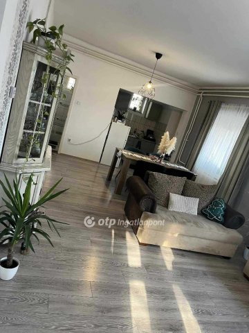 Eladó családi ház, Albertirsán 75 M Ft, 3 szobás