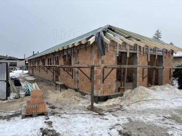 Eladó ikerház, Pákozdon 69.9 M Ft, 4 szobás