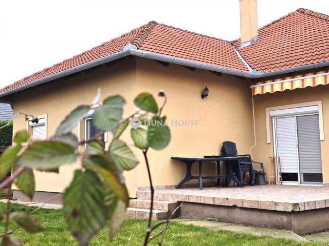 Eladó ikerház, Tárnokon 99.8 M Ft, 3+1 szobás