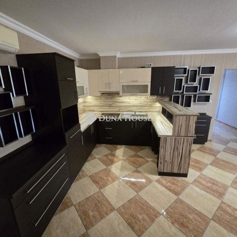 Eladó családi ház, Császártöltésen 187 M Ft, 4 szobás