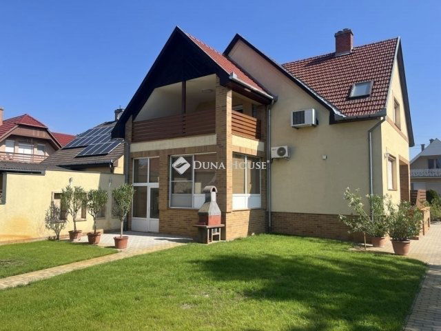 Eladó családi ház, Kecskeméten 150 M Ft, 5 szobás