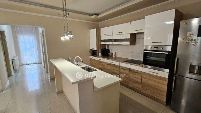 Eladó családi ház, Pusztaszabolcson 106 M Ft, 3 szobás