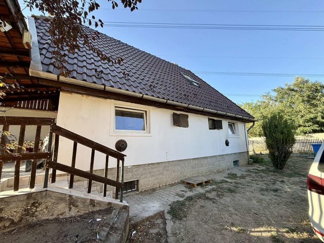 Eladó családi ház, Vácrátóton 46.5 M Ft, 4+2 szobás