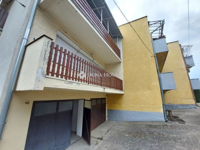 Eladó téglalakás, Baján 34.9 M Ft, 2 szobás