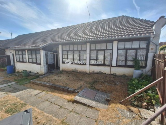 Eladó családi ház, Süttőn 32.9 M Ft, 6 szobás