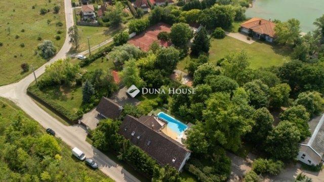 Eladó családi ház, Délegyházán 650 M Ft, 13 szobás