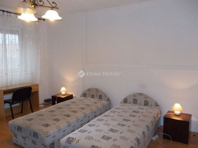 Eladó téglalakás, Pécsett 49.9 M Ft, 2 szobás