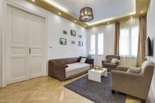 Eladó téglalakás, Budapesten, V. kerületben 349.9 M Ft, 4 szobás