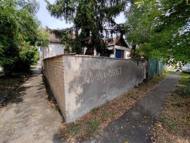 Eladó családi ház, Mohácson 12 M Ft, 4 szobás