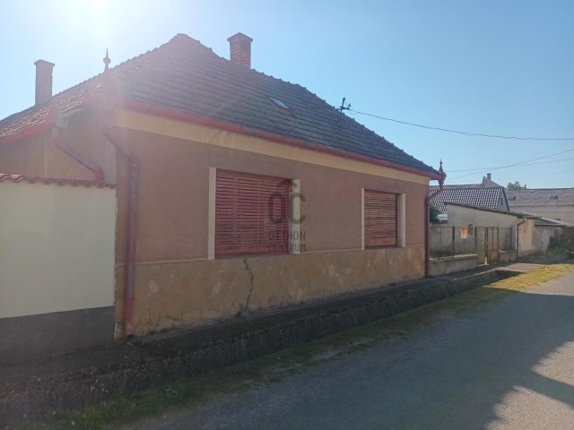 Eladó családi ház, Zalaszentgróton 23 M Ft, 3 szobás