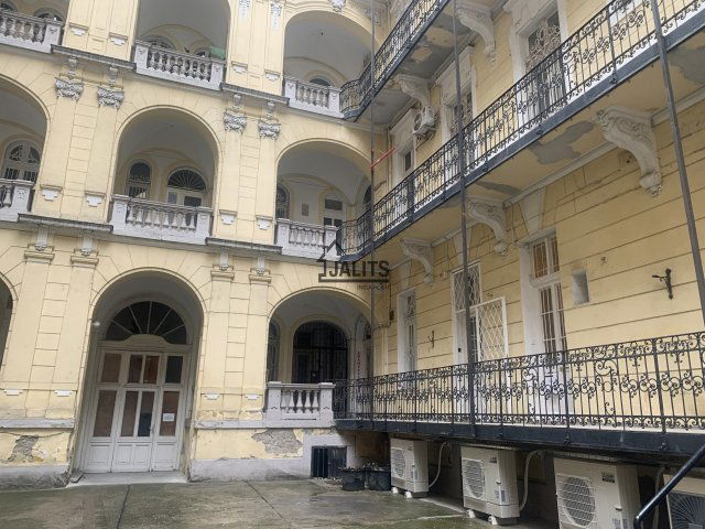 Eladó téglalakás, V. kerületben, Szent István körúton