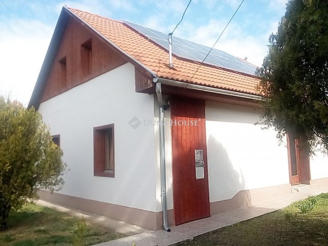 Eladó családi ház, Kulcson 64.9 M Ft, 5 szobás