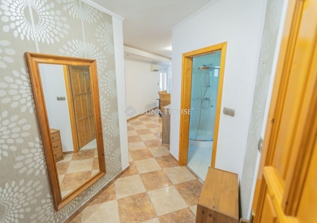 Eladó családi ház, Jászberényben 74.9 M Ft, 5 szobás