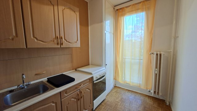 Eladó panellakás, Pécsett, Jedlik Ányos utcában 44.9 M Ft