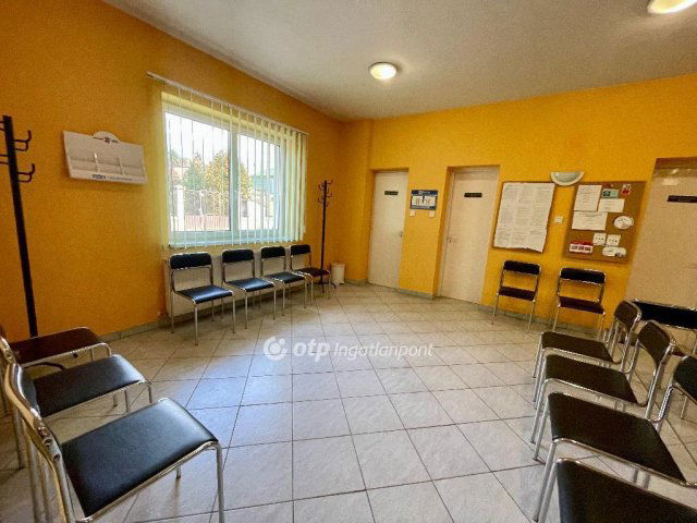 Eladó családi ház, Szigetszentmiklóson 180 M Ft, 8 szobás