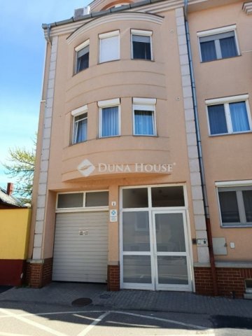 Eladó téglalakás, Debrecenben 78 M Ft, 3 szobás