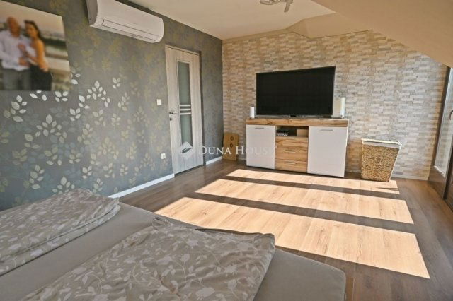 Eladó ikerház, Pécsett 179 M Ft, 4 szobás / költözzbe.hu