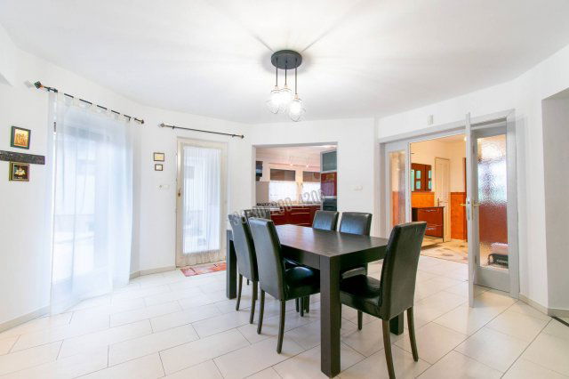 Eladó családi ház, Feketeerdőn 145.99 M Ft, 5 szobás