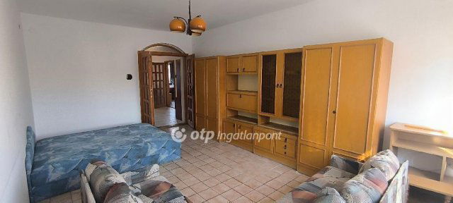 Eladó téglalakás, Szegeden 64 M Ft, 2 szobás