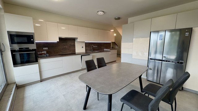 Eladó téglalakás, Debrecenben 128 M Ft, 4 szobás