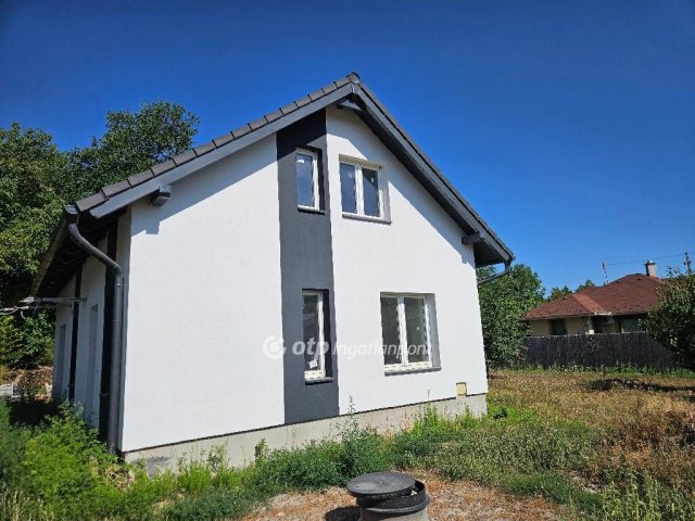 Eladó nyaraló, Dunapatajon 54 M Ft, 5 szobás