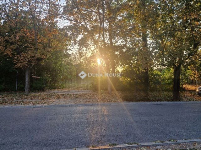 Eladó telek, Budapesten, XVIII. kerületben 180 M Ft