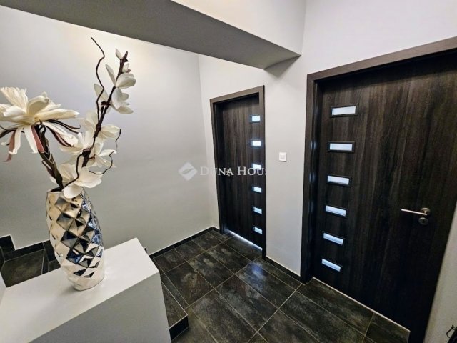 Eladó sorház, Szigethalmon 129 M Ft, 8 szobás