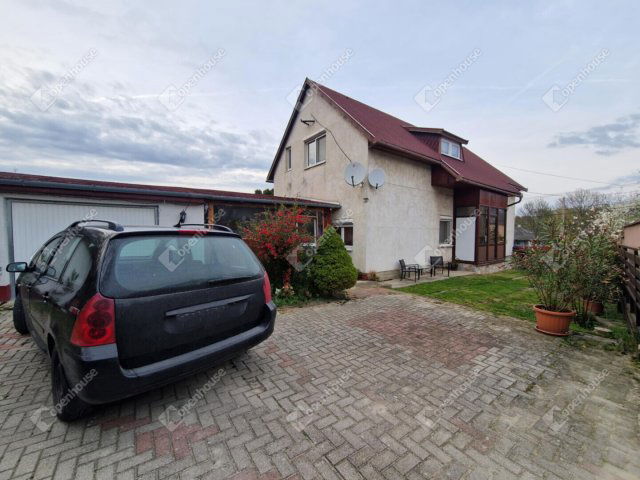 Eladó családi ház, Ászáron 59.9 M Ft, 5 szobás