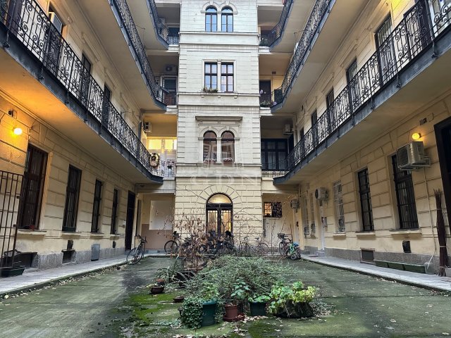 Eladó téglalakás, Budapesten, VI. kerületben 68 M Ft, 2 szobás