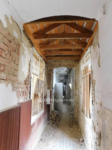 Eladó ipari ingatlan, Sásdon 500 M Ft / költözzbe.hu