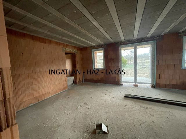 Eladó családi ház, Erdőkertesen 89.9 M Ft, 5 szobás