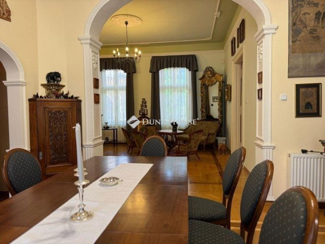 Eladó családi ház, Kaposváron 250 M Ft, 5 szobás