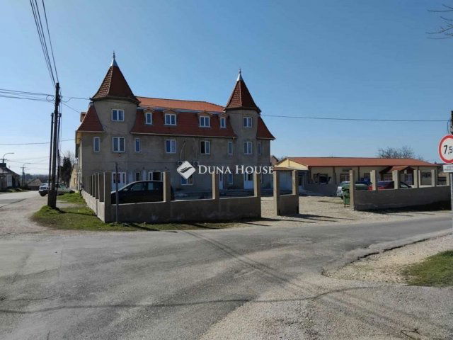 Eladó családi ház, Enyingen 159 M Ft, 1 szobás