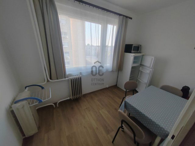 Kiadó panellakás, albérlet, Cegléden 130 E Ft / hó, 2 szobás