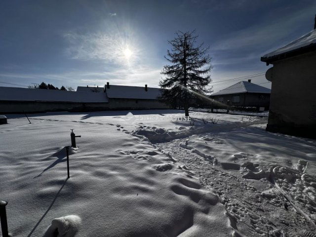Eladó családi ház, Dunavecsén 37 M Ft, 2 szobás