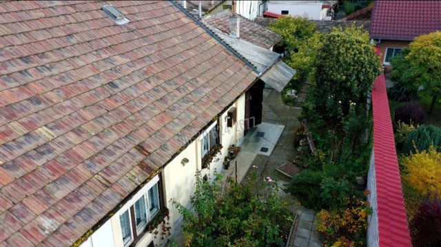 Eladó családi ház, Vácon 36.5 M Ft, 2 szobás