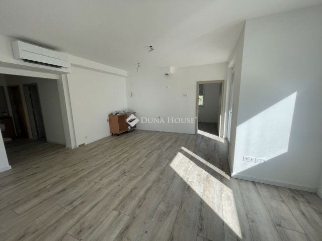 Eladó téglalakás, Tatán 88 M Ft, 4 szobás