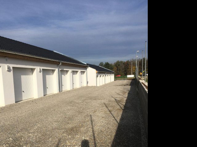 Eladó garázs, Kozármislenyen, Vadvirág utcában 10.8 M Ft