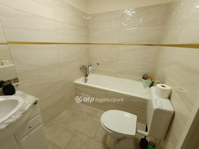 Eladó családi ház, Érden 249.9 M Ft, 10 szobás